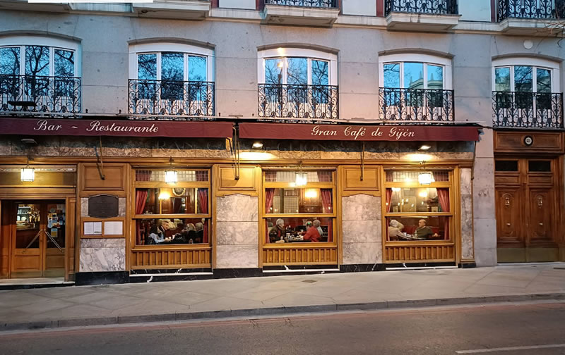 Visitando el Gran Café de Gijón en Madrid
